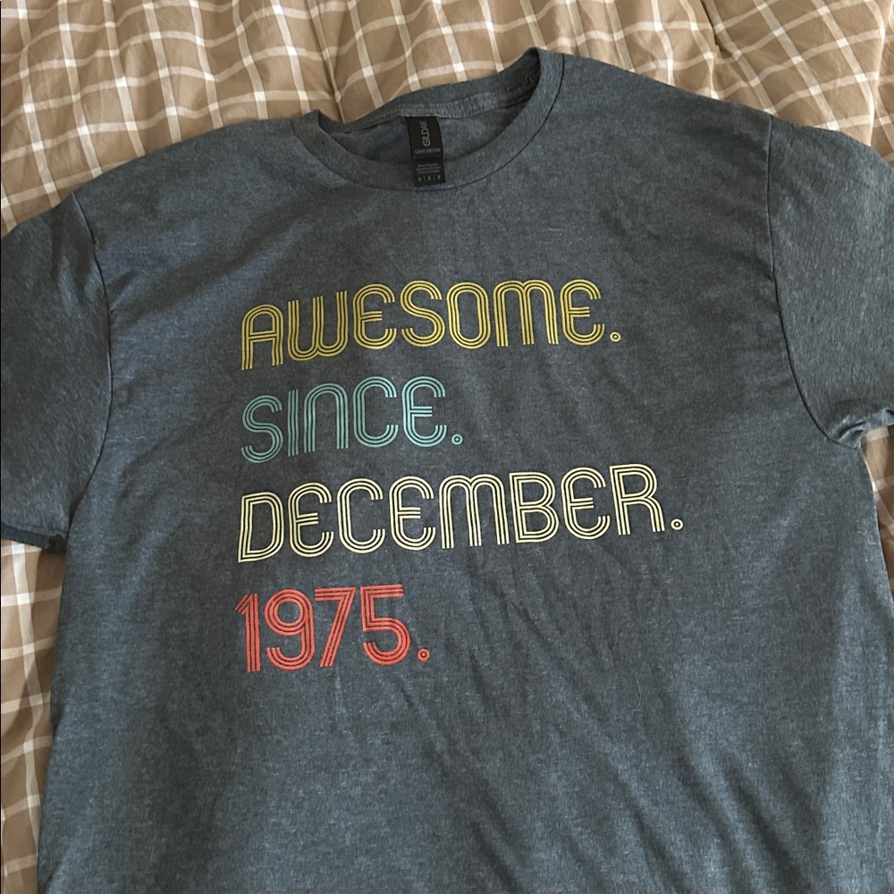 Awesome since 1975 T-Shirt. 50th birthday gift. Unisex Medium.
